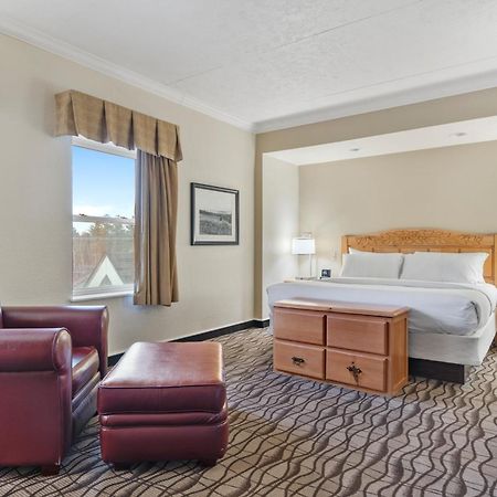 Cherry Tree Inn & Suites Traverse City Bagian luar foto