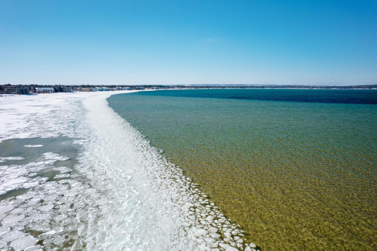 Cherry Tree Inn & Suites Traverse City Bagian luar foto