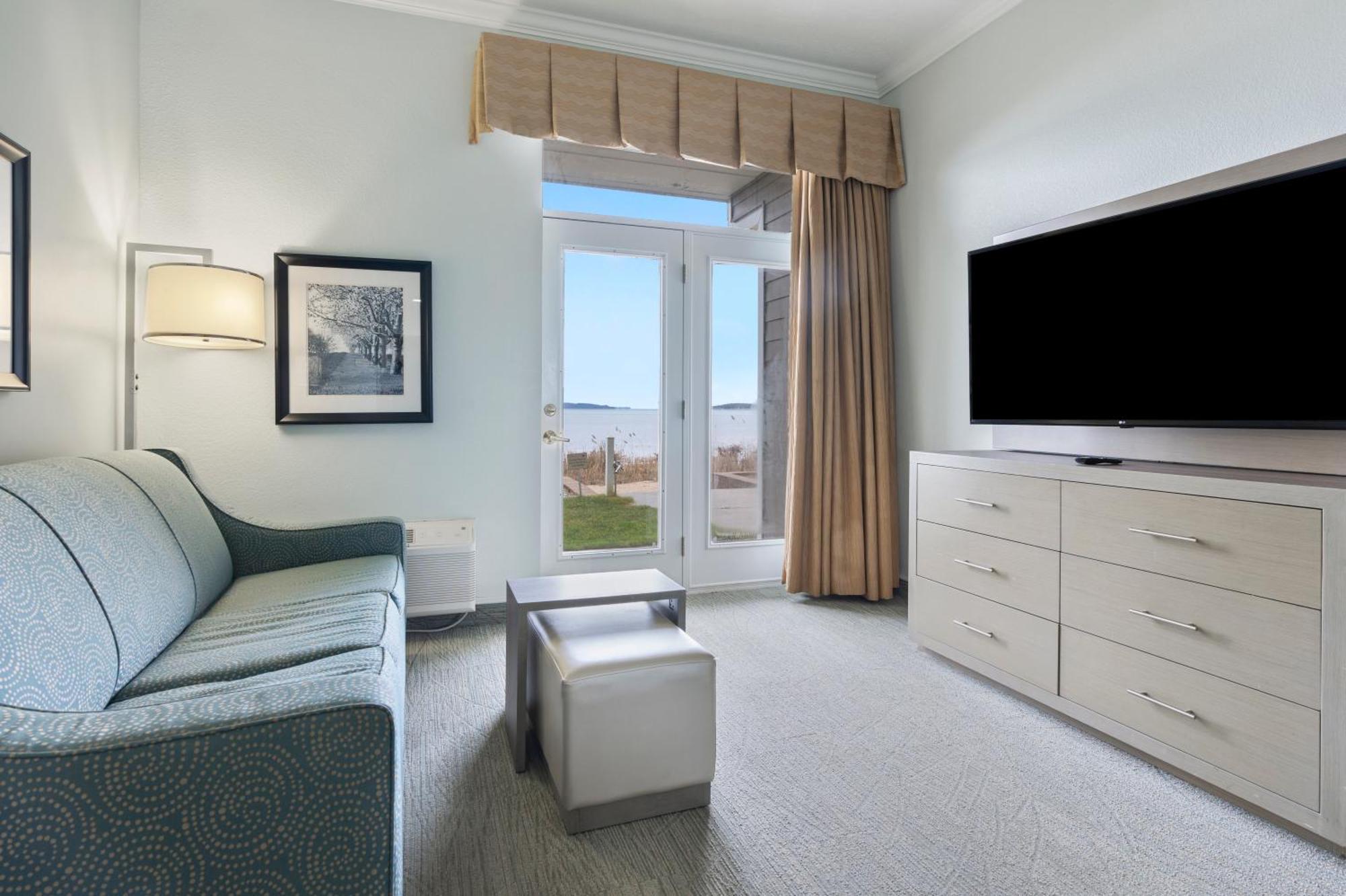 Cherry Tree Inn & Suites Traverse City Bagian luar foto