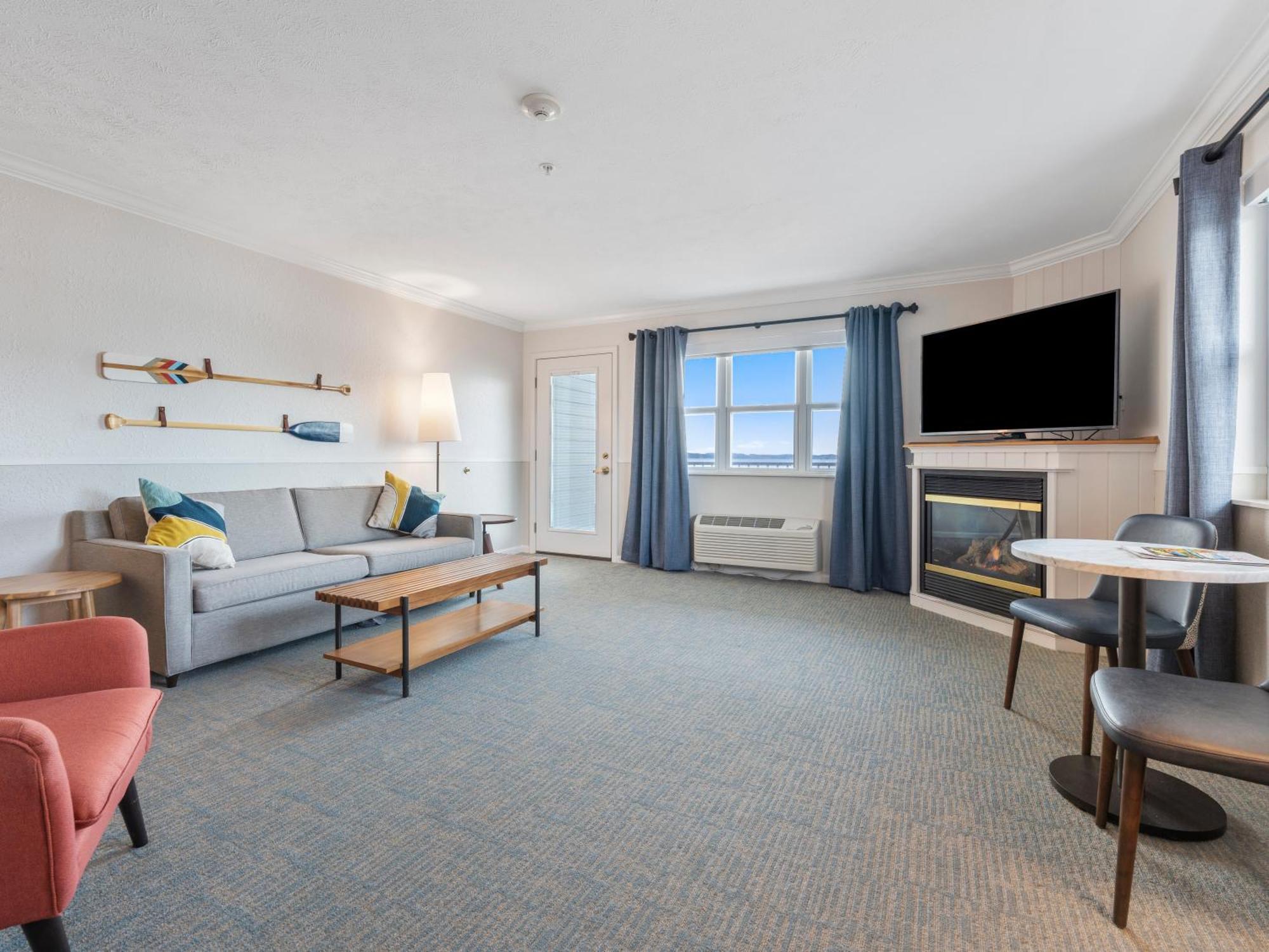 Cherry Tree Inn & Suites Traverse City Bagian luar foto