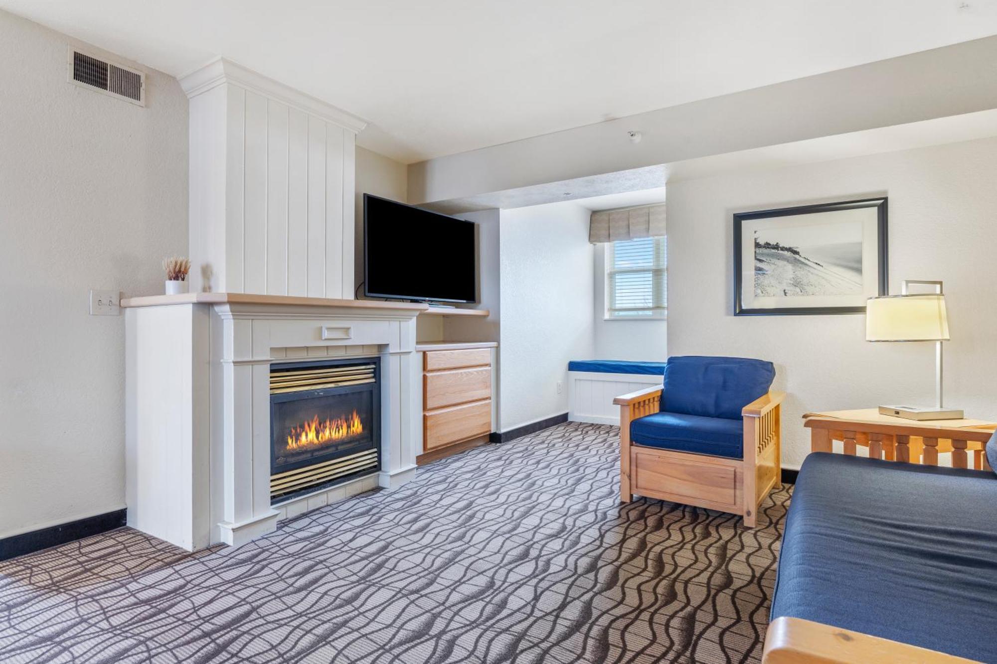 Cherry Tree Inn & Suites Traverse City Bagian luar foto