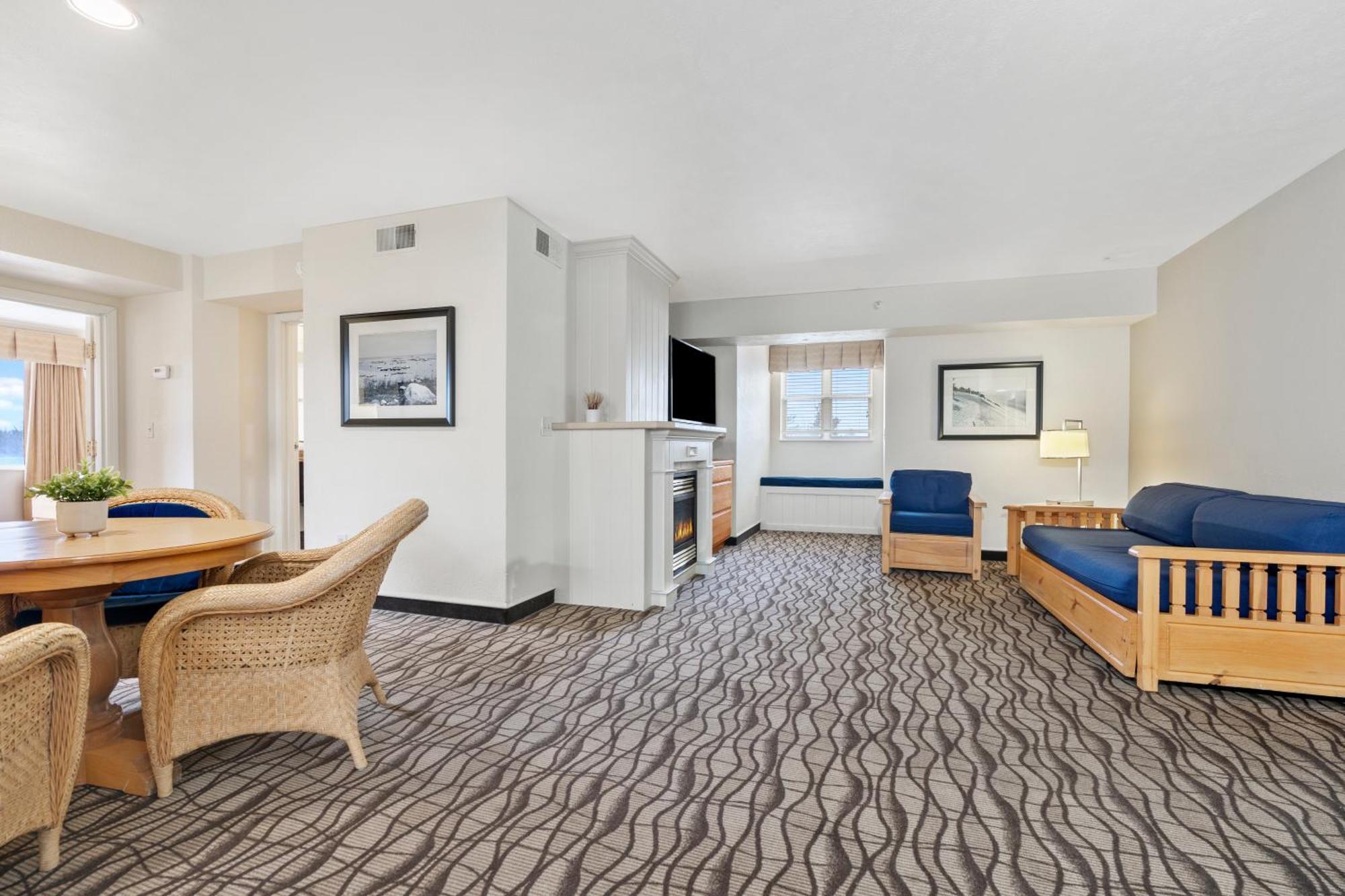 Cherry Tree Inn & Suites Traverse City Bagian luar foto