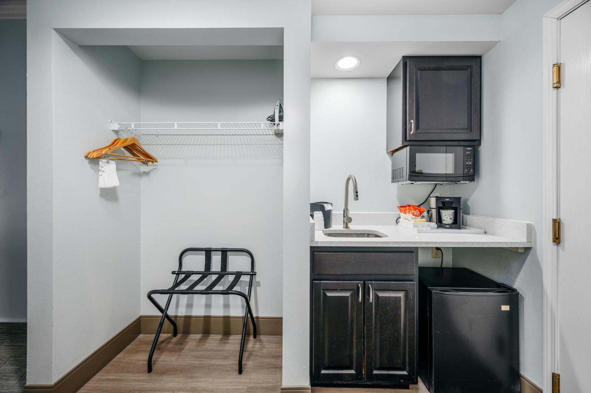 Cherry Tree Inn & Suites Traverse City Bagian luar foto