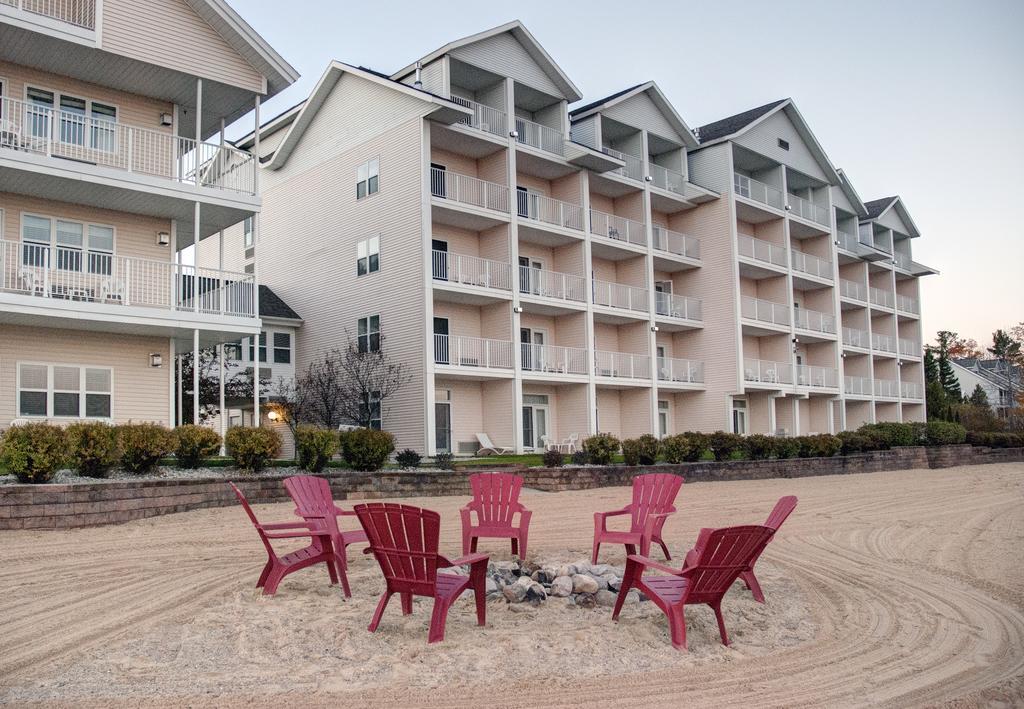 Cherry Tree Inn & Suites Traverse City Bagian luar foto
