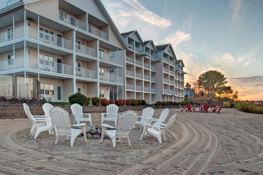 Cherry Tree Inn & Suites Traverse City Bagian luar foto